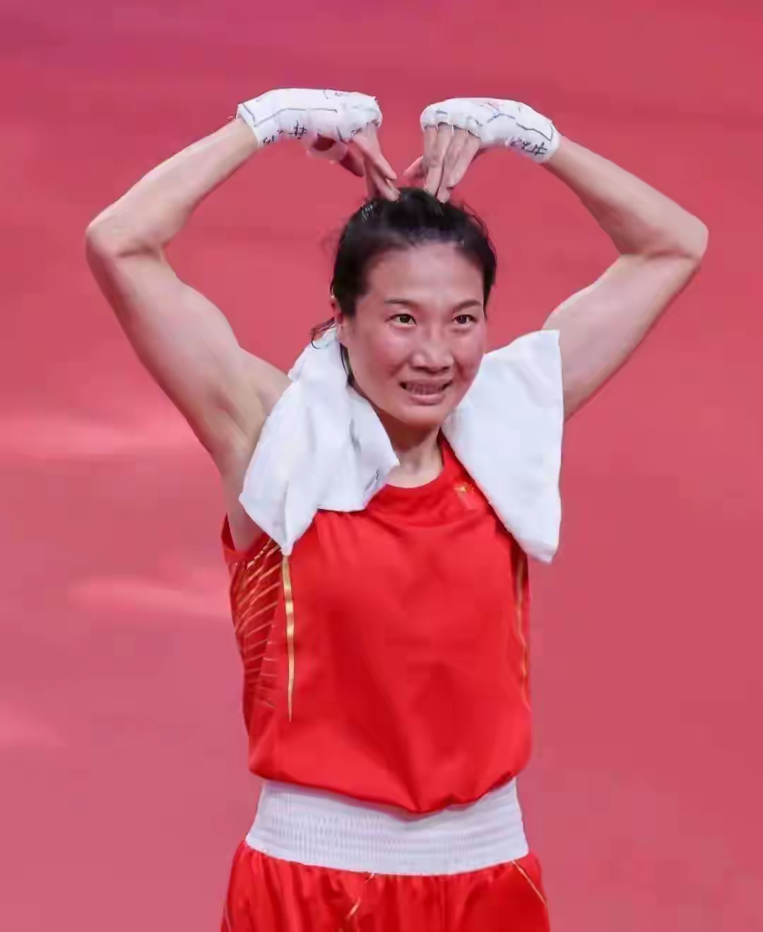 女子拳击冠军成功卫冕，气势如虹