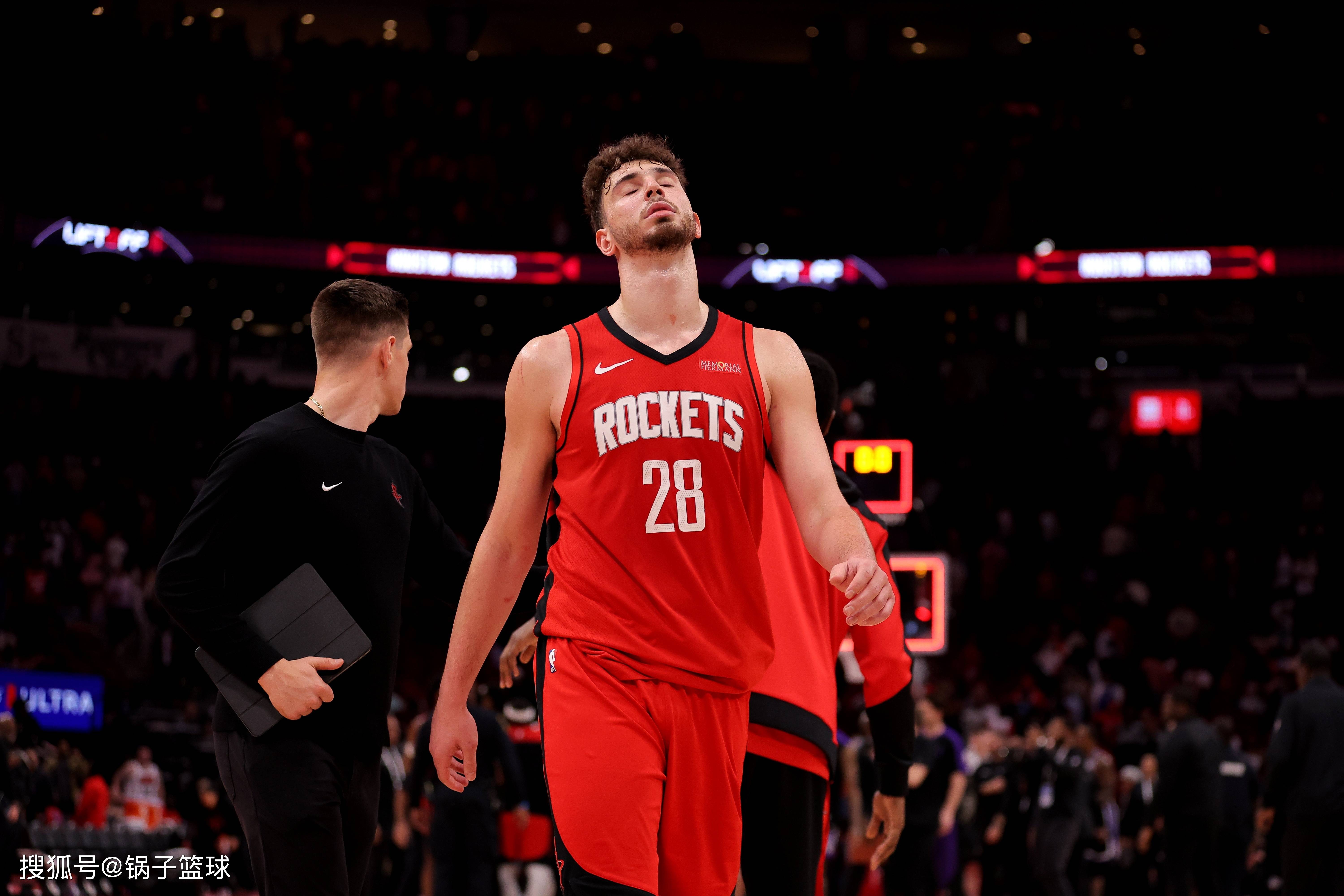 鹈鹕队惨败火箭队，遭遇季后赛止步