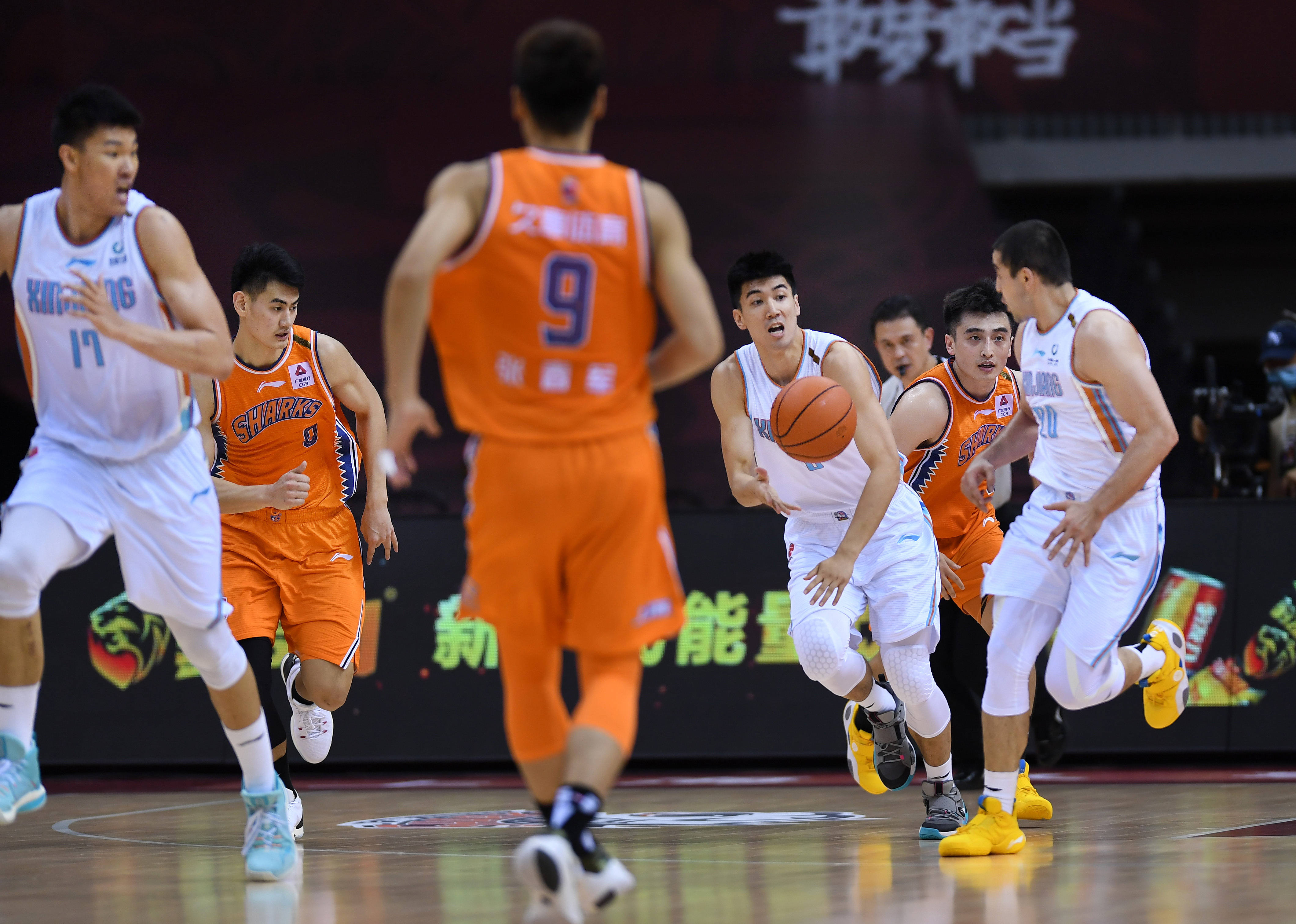 篮球球员训练成果显现，比赛状态逐渐提升