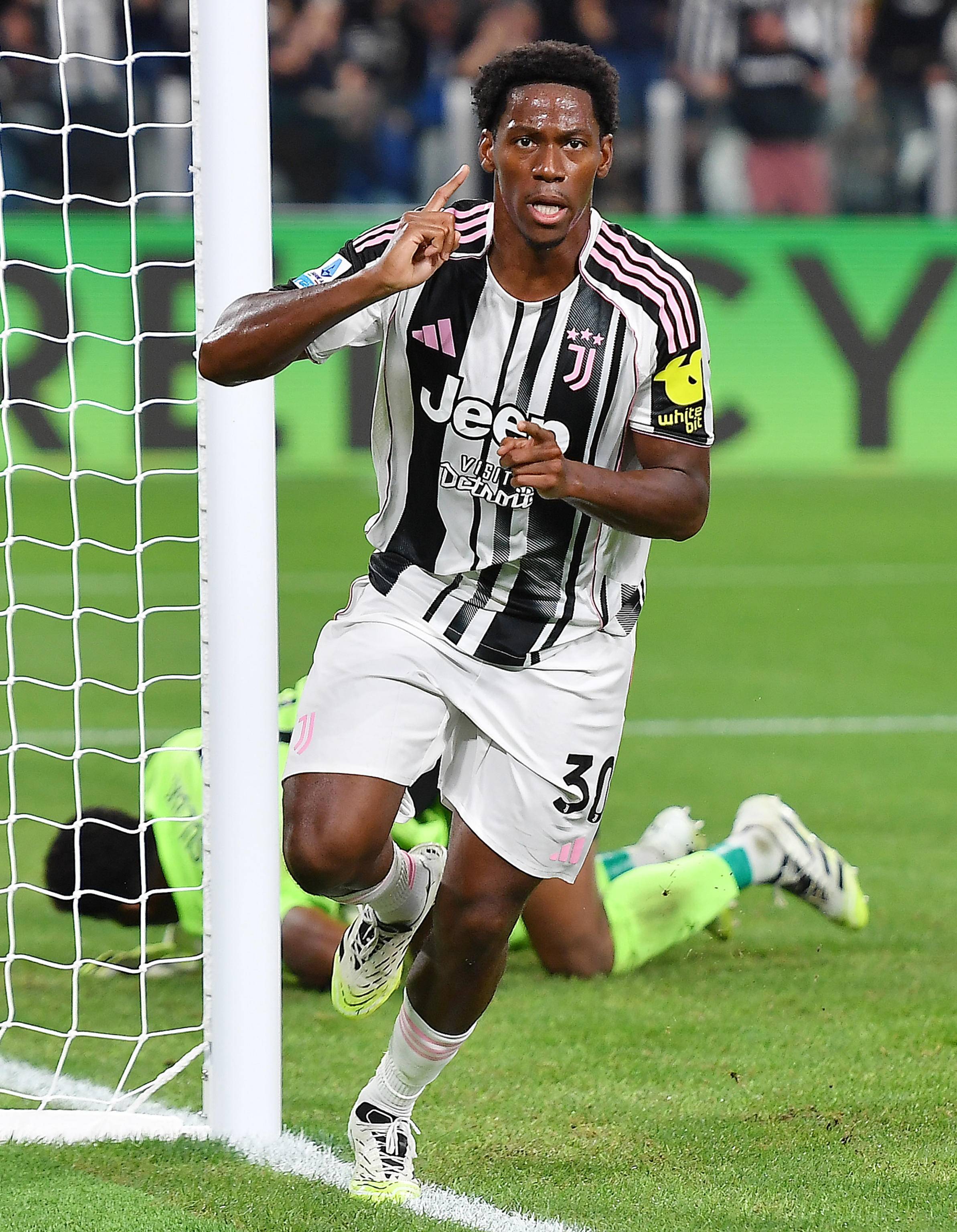 帕尔马足球队客场胜出，士气大振