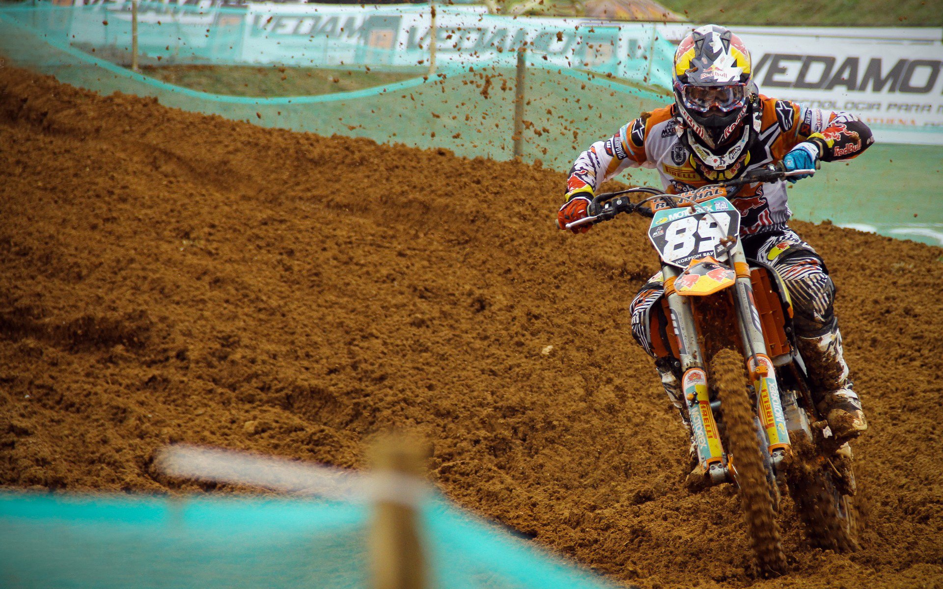 紫金风暴席卷俄城，湖人打穿雷霆，总决赛焦点战背后的战术密码