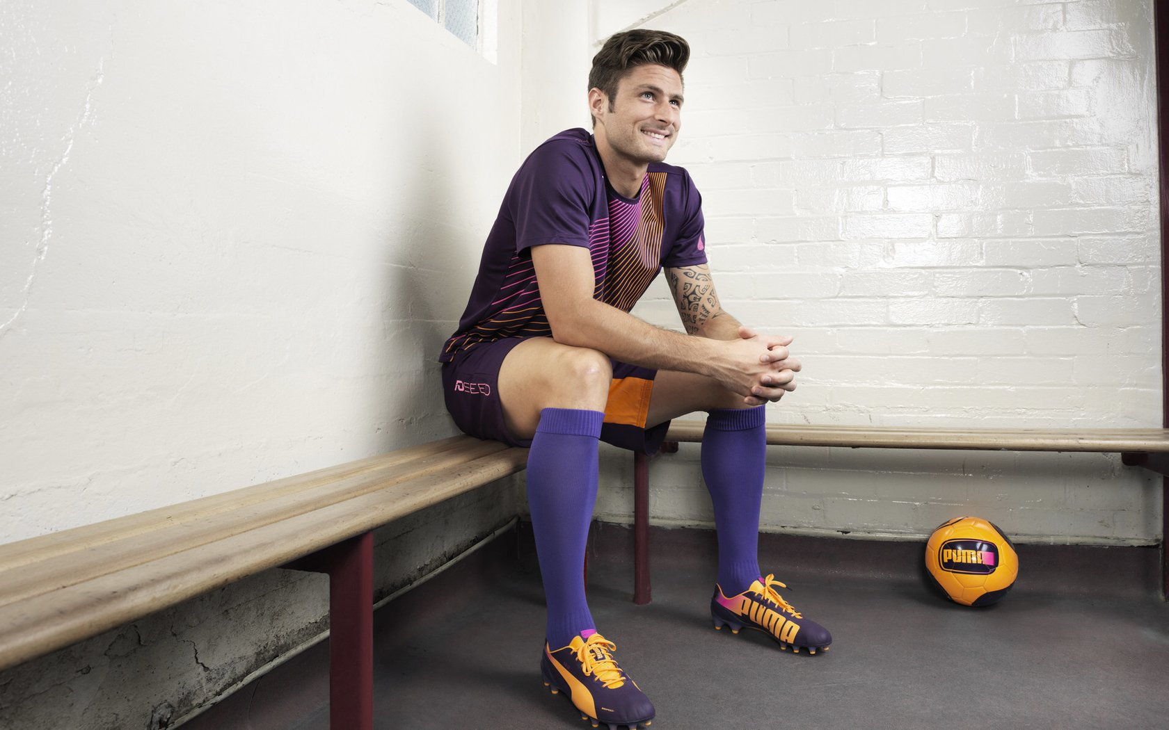 那一天，蓝衣与红衣交织，奥亚尔萨瓦尔在那不勒斯灵魂附体的夜晚改写世界足球版图